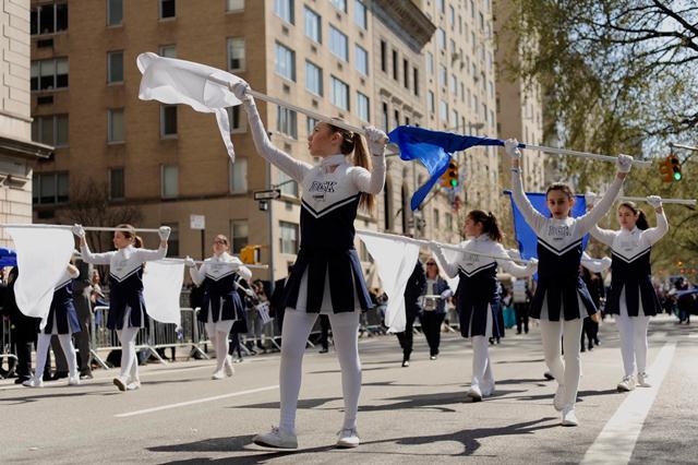 PARADE MADELEINE BALL 1