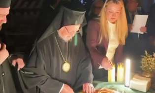 Vasilopita cutting by Patriarch Bartholomew in Constantinople marred by series of omens - Blackout and broken knives