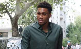 Giannis Antetokounmpo will be among the first 20 to be honored with the European Order of Merit by the EU